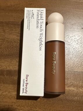RARE BEAUTY BY SELENA GOMEZ 490C
Liquid Touch Weightless Foundation New FullSz